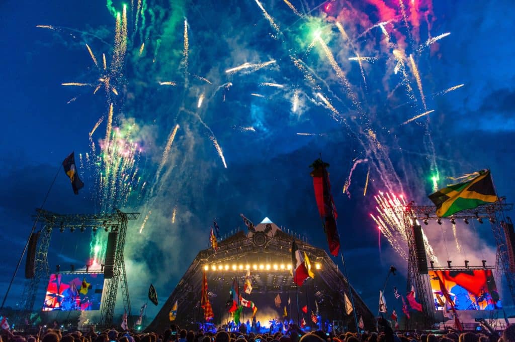 The Prodigy, Charli xcx e Floating Points tra i nomi annunciati per Glastonbury 2025